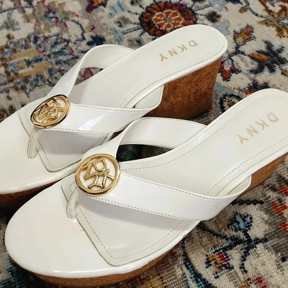 DKNY 3" Wedge Open Toes White Sandals Cork Wedge, sz 9.5 - Picture 4 of 5